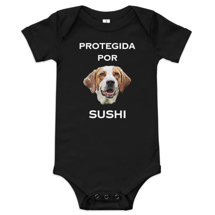 bebe protegida por perro negro personalizado